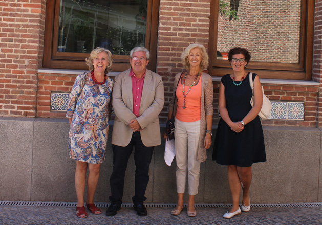 La Directora General de Patrimonio Cultural con los máximos responsables de los archivos de la Comunidad de Madrid