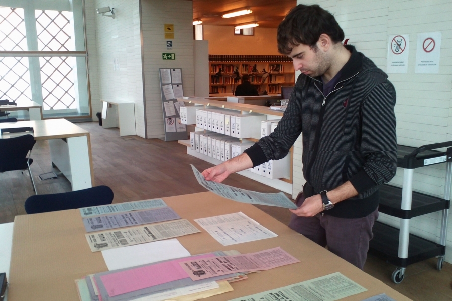 Jóvenes universitarios realizan prácticas en el Archivo Regional