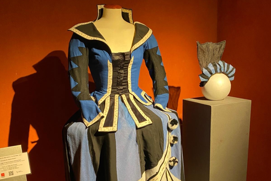 Inaugurada en Logroño la exposición ‘El sombrero de tres picos’ compuesta por los trajes del legado Bourio, propiedad de la Comunidad de Madrid