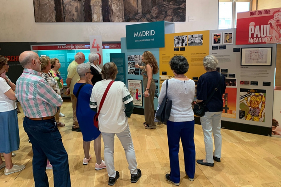 La Comunidad de Madrid ofrece visitas guiadas y material didáctico para conocer la exposición sobre sus 40 años de autonomía