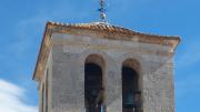 Torre de la iglesia tras su restauración, se aprecia el campanario y un reloj en una de sus fachadas