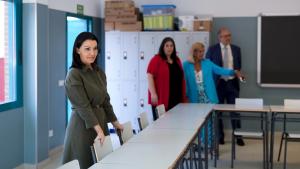La consejera Zarzalejo en el centro público Peñalara, en Collado Villalba