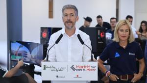 El consejero García Martín en un simulador desarrollado por el equipo MAD Fórmula de la Universidad Carlos III