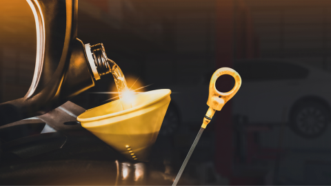 Imagen de un cambio de aceite mineral de vehículo