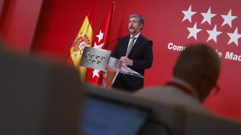 El portavoz de la Comunidad de Madrid atiende a los medios de comunicación desde la Real Casa de Correos