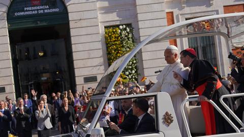 El Papa León XIV a su paso por la Real Casa de Correos