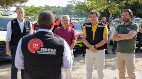 La Comunidad de Madrid despliega un dispositivo especial para reforzar la seguridad y la prevención de incendios durante el eclipse solar El director de la Agencia de Seguridad y Emergencias Madrid 112 supervisando el operativo en Buitrago del Lozoya