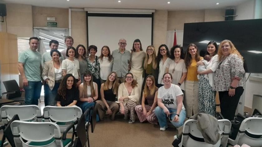 Las residentes de Enfermería de la Dirección Asistencial Centro de Atención Primaria comparten sus proyectos de investigación en una jornada EIR y profesionales de la Unidad Docente Centro de Atención Primaria