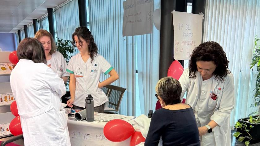 El Centro de Salud público Parque Loranca recuerda que "menos sal, más vida" en el Día Mundial de la Hipertensión Actividad comunitaria en Loranca