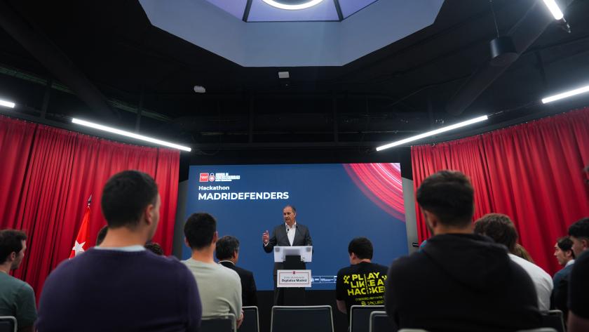 El consejero López-valverde en el hackathon Hack Royale