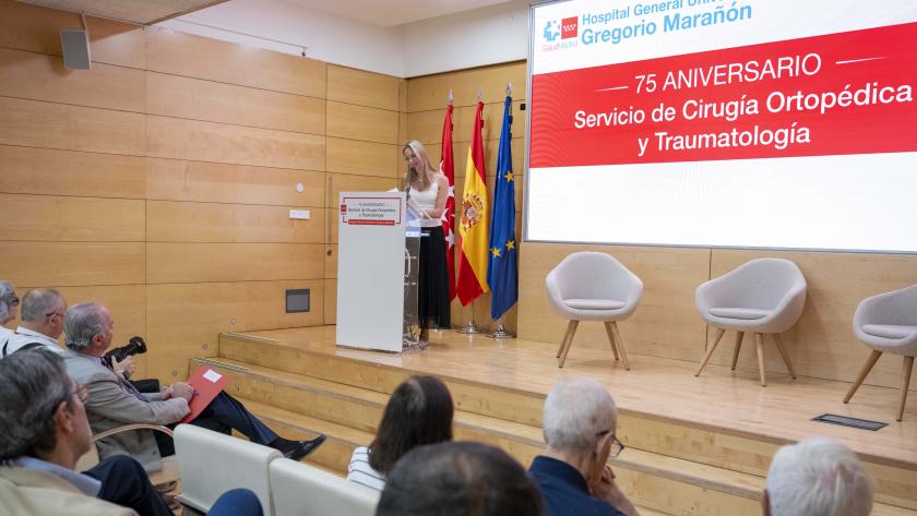 La viceconsejera Laura Gutiérrez en el acto de celebración del 75º aniversario del Servicio de Cirugía Ortopédica y Traumatología del Hospital público Gregorio Marañón