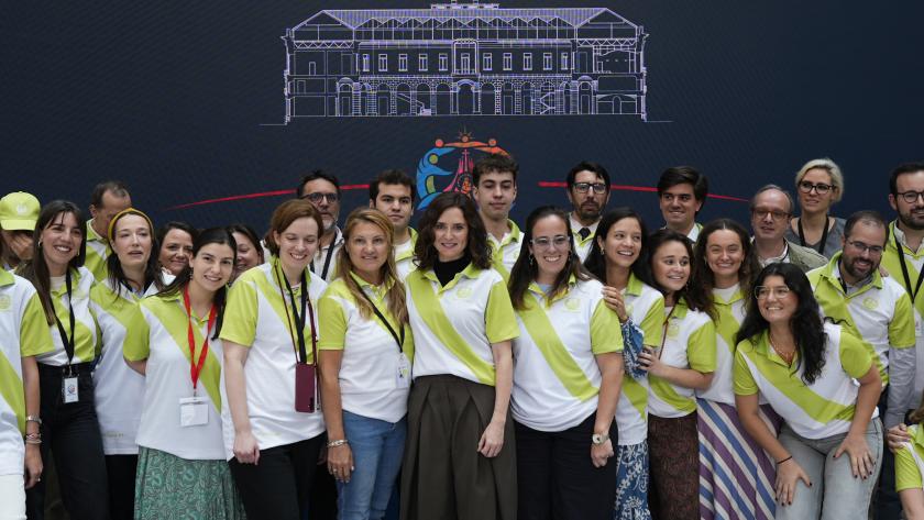 Díaz Ayuso supervisa el Centro Internacional de Prensa que abre mañana en la Real Casa de Correos para la visita apostólica del Papa León XIV a España La presidenta visitando el Centro Internacional de Prensa