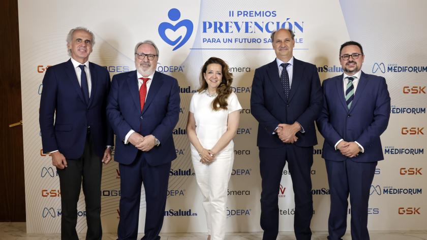 La Comunidad de Madrid, galardonada por el uso de la tecnología y la innovación en la prevención sanitaria Los consejeros López-Valverde y Matute en los II Premios Prevención para un Futuro Saludable de Mediforum