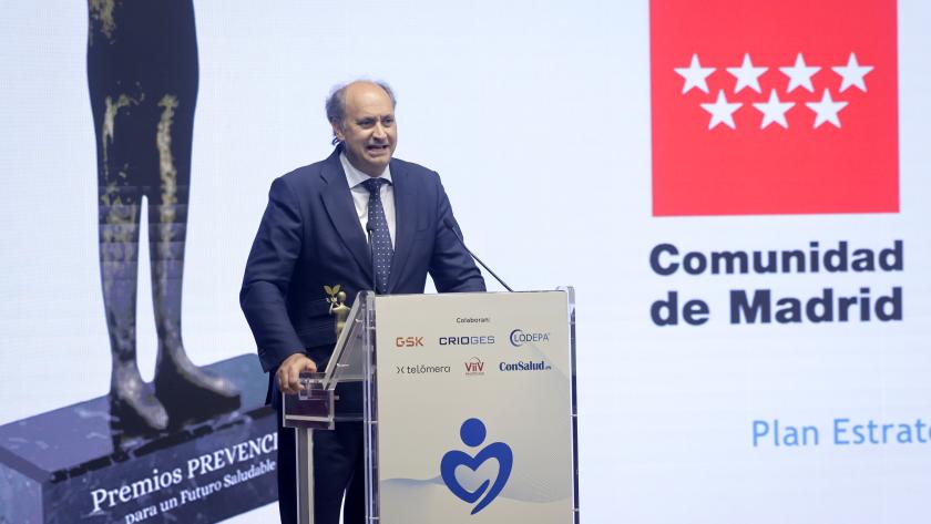 La Comunidad de Madrid, galardonada por el uso de la tecnología y la innovación en la prevención sanitaria Los consejeros López-Valverde y Matute en los II Premios Prevención para un Futuro Saludable de Mediforum