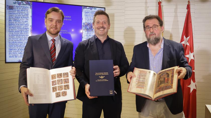 La Comunidad de Madrid rinde homenaje a Jacinto Benavente con una edición facsímil de la copia modernista de Los intereses creados El consejero Mariano de Paco Serrano en la Biblioteca Regional.