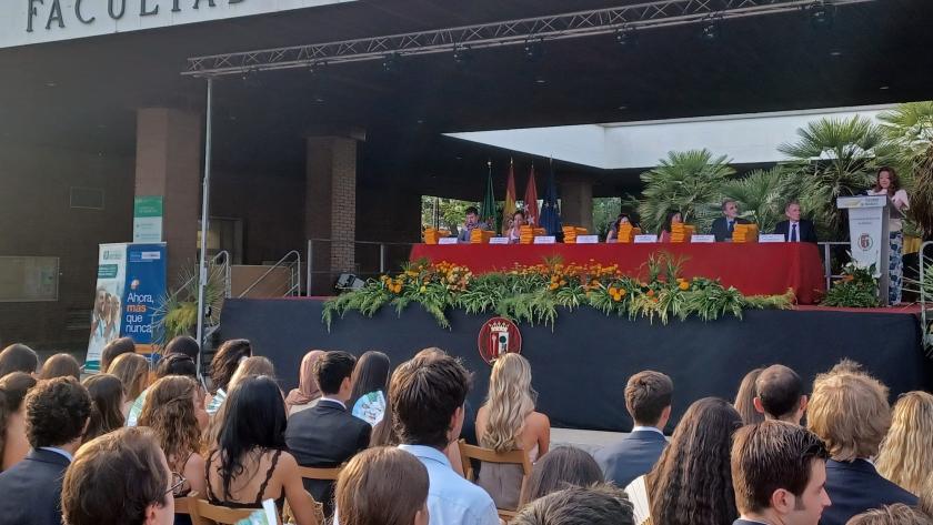 La consejera Matute en la graduación de 180 alumnos de Medicina formados en la LIII promoción de la Universidad Autónoma de Madrid