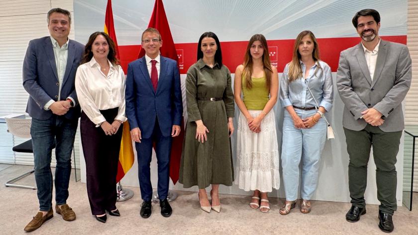 La consejera de Educación, Ciencia y Universidades junto a Valeria Fragola