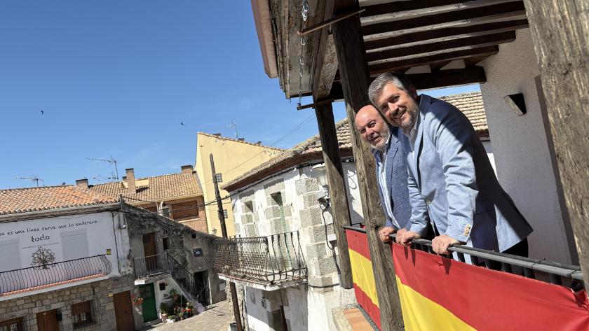 La Comunidad de Madrid destina cerca de 7 millones de euros para mejorar las infraestructuras públicas de Navalagamella y de Fresnedillas de la Oliva El consejero García Martín en Navalagamella y Fresnedillas de la Oliva