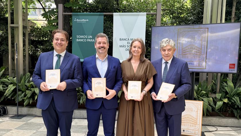 La Comunidad de Madrid recopila en una guía los principales atractivos comerciales y turísticos del barrio de Salamanca El consejero De Paco Serrano en los jardines del Palacete de la Banca March