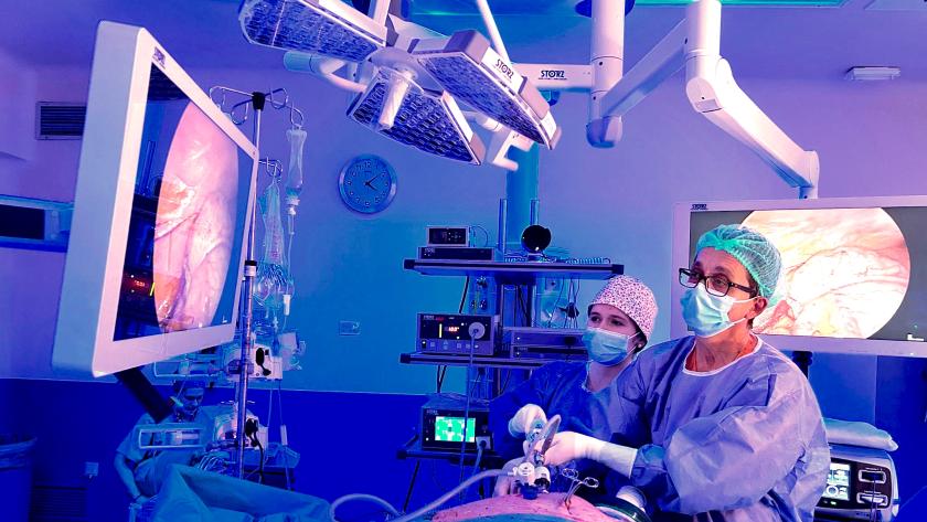 Hospital Universitario Severo Ochoa | Acreditación como Unidad de Coloproctología Avanzada Quirófano del Hospital Universitario Severo Ochoa interviniendo a un paciente en un ámbito de avanzada tecnología