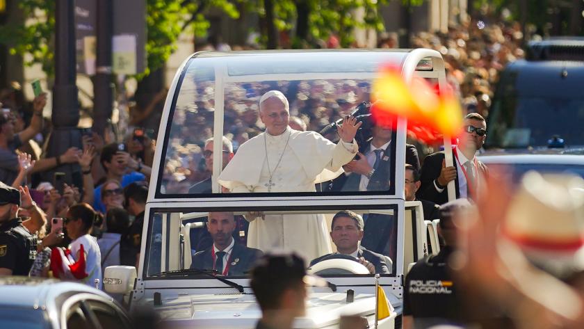 El Papa León XIV, a su paso por la Puerta del Sol El Papa León XIV a su paso por la Real Casa de Correos