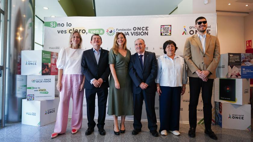 La Comunidad de Madrid, en la presentación de la Fundación ONCE Baja Visión, entidad que facilitará apoyo y recursos a más de 58.000 personas La consejera Dávila en la presentación de la Fundación ONCE Baja Visión