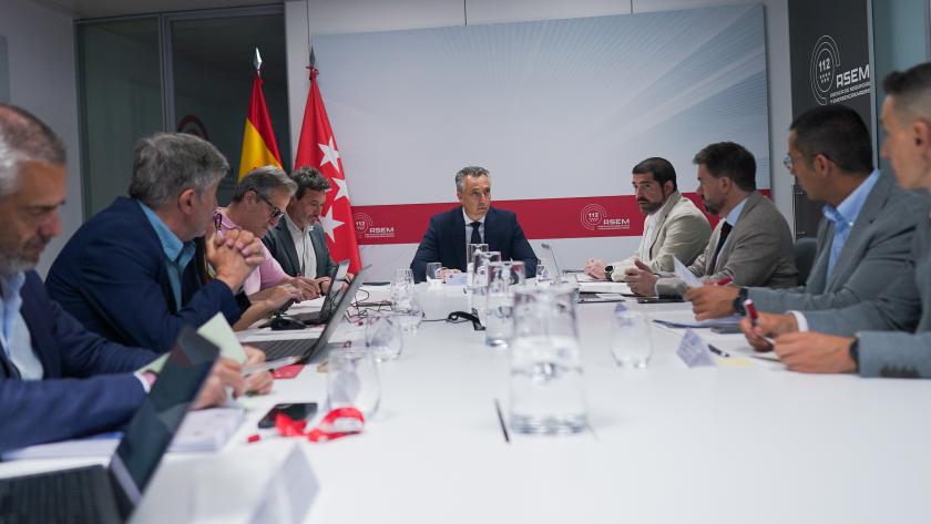 La Comunidad de Madrid refuerza la seguridad ante accidentes de alto riesgo en industrias con la actualización de sus Planes de Emergencia Exterior El consejero Novillo en la Comisión de Protección Civil en la sede de la ASEM112