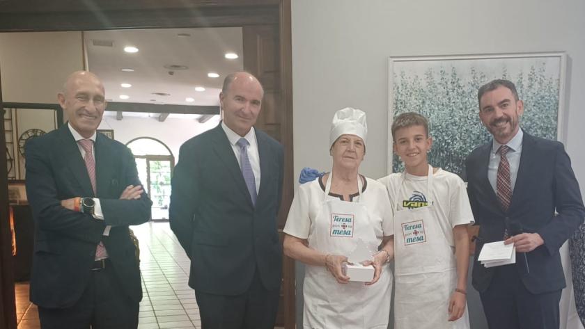 Premio a la mejor comunicación para Candelas y Marcos premio mejor comunicación candelas y marcos