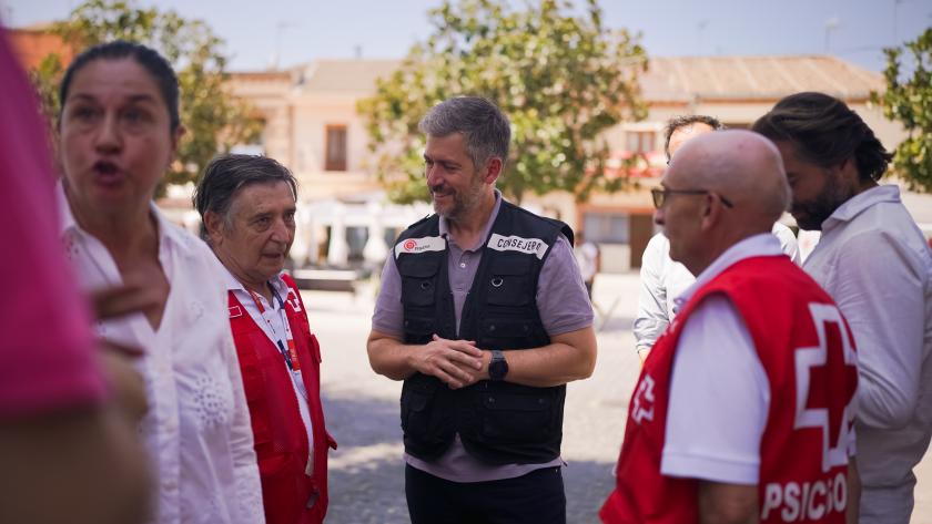 La Comunidad de Madrid gestiona 375 plazas hoteleras para acoger a las familias afectadas por los incendios que no pueden regresar a sus casas El consejero García Martín ha supervisado hoy dos Puntos de Ayuda tras el Incendio (PATI) en San Martín de Valdeiglesias y en Villa del Prado