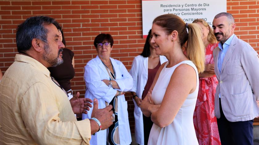 La consejera Dávila en los centros de Cenicientos y Rozas de Puerto Real en la Sierra Oeste