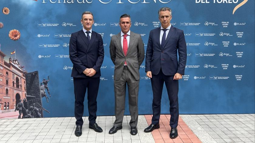 El consejero Novillo en los bajos del tendido 1 de la Plaza de Las Ventas