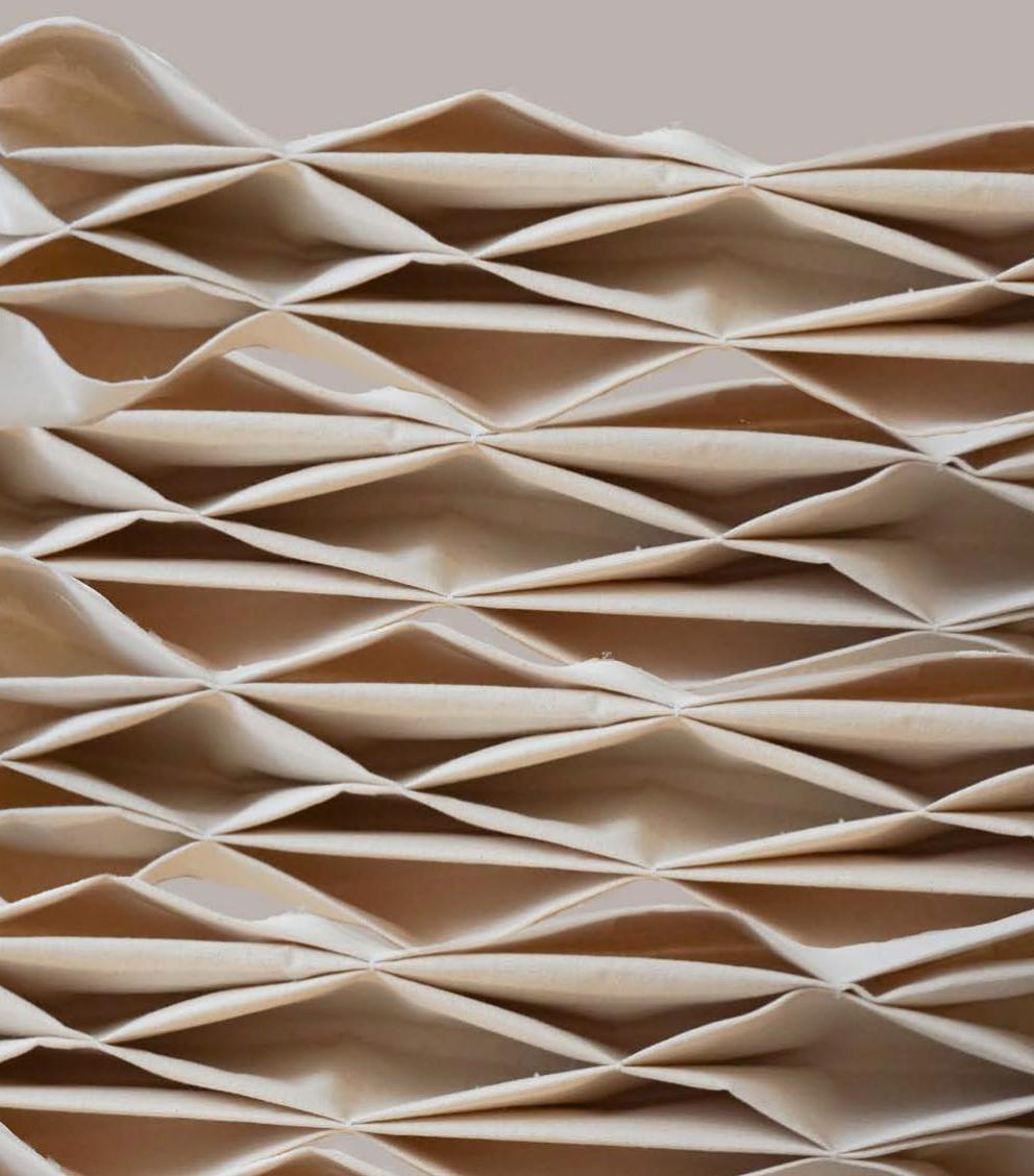 Pieza hecha de pliegues textiles
