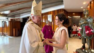 Díaz Ayuso conversa con el Cardenal Carlos Aguiar Retes, Arzobispo de la Arquidiócesis Primada de México
