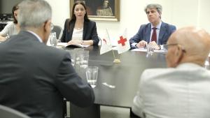 El presidente regional visita la sede nacional de Cruz Roja Española y se reúne con los máximos responsables de la entidad