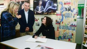 Díaz Ayuso ha asistido al homenaje rendido a la científica por alumnos y profesores en el instituto Margarita Salas