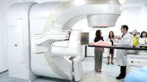 Díaz Ayuso en la Oncología Radioterápica y Radiofísica del Hospital Puerta de Hierro