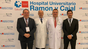 Imagen de las personalidades que acudieron al evento en el Hospital Universitario Ramón y Cajal
