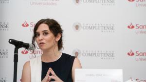 Isabel Díaz Ayuso durante la clausura de un curso de verano sobre autónomos de la Universidad Complutense