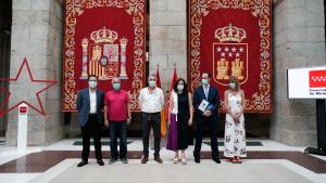 Isabel Díaz Ayuso durante la firma con los sindicatos el borrador de Decreto sobre el teletrabajo entre los empleados públicos 
