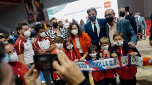 Foto de la presidenta con algunos deportistas