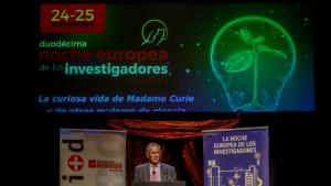 El consejero en el escenario del acto interviniendo