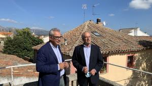 El consejero junto al alcalde de la localidad