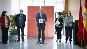 El consejero interviniendo en el atril
