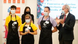 Enrique Ruiz Escudero durante la entrega del galardón del V Concurso de Cocina Hospitalaria Navideña