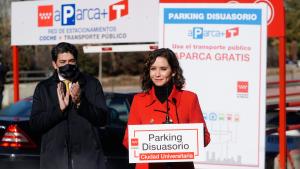 La presidenta interviniendo en el atril