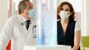 La presidenta junto al gerente del hospital