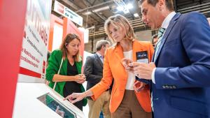 La consejera Paloma Martín visita el Salón Inmobiliario de Madrid 