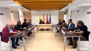 El consejero Enrique López durante una reunión