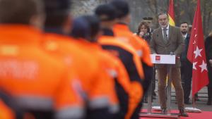 Enrique López se dirige a los nuevos miembros de Protección Civil