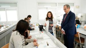 El vicepresidente durante su visita al laboratorio